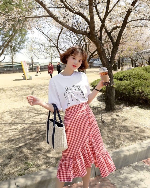 Phá vỡ mọi giới hạn cùng chân váy bất đối xứng thời thượng- Ảnh 2.