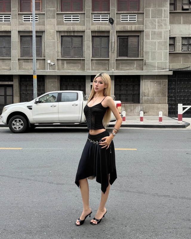 Phá vỡ mọi giới hạn cùng chân váy bất đối xứng thời thượng- Ảnh 3.