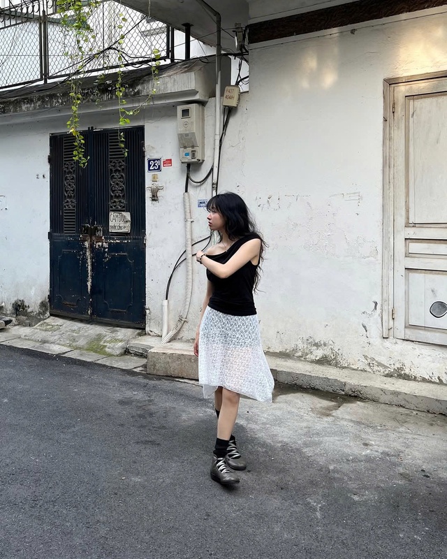 Phá vỡ mọi giới hạn cùng chân váy bất đối xứng thời thượng- Ảnh 5.