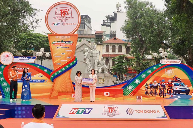 Tôn Đông Á với hành trình thiện nguyện xuyên suốt Cúp xe đạp truyền hình TP.HCM- Ảnh 1. Tôn Đông Á với hành trình thiện nguyện xuyên suốt Cúp xe đạp truyền hình TP.HCM- Ảnh 1.