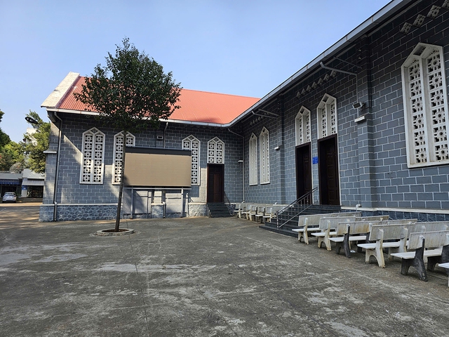 Nhà thờ Chính tòa Buôn Ma Thuột - kiến trúc nhà dài Ê Đê truyền thống- Ảnh 2. Nhà thờ Chính tòa Buôn Ma Thuột - kiến trúc nhà dài Ê Đê truyền thống- Ảnh 2.