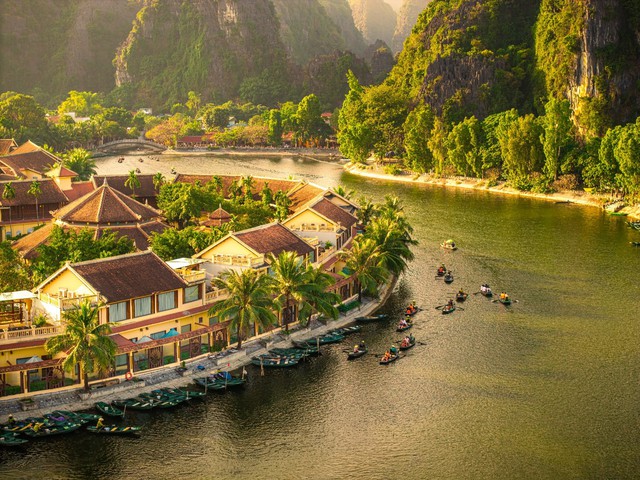 Gợi ý điểm đến tháng 4: biển Nha Trang,Tam Cốc và ẩm thực Sài Gòn - Ảnh 5.