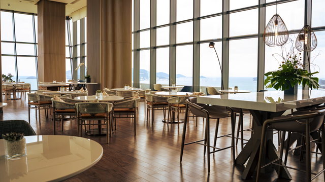 Gợi ý điểm đến tháng 4: biển Nha Trang,Tam Cốc và ẩm thực Sài Gòn - Ảnh 3.