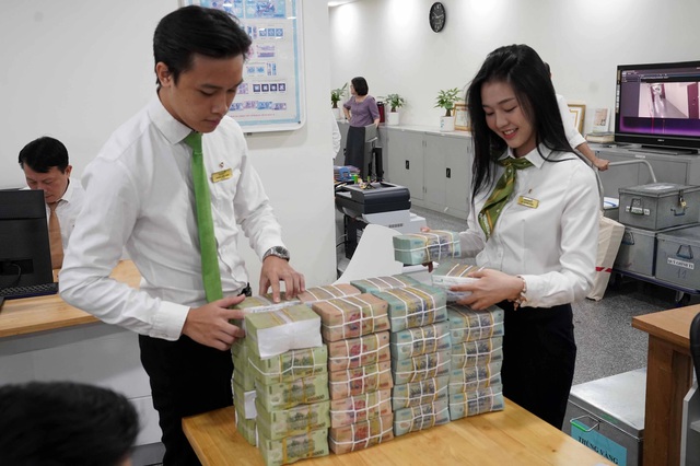 L&atilde;i vay ti&ecirc;u d&ugrave;ng l&ecirc;n cao- Ảnh 1.