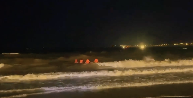 T&igrave;m kiếm học sinh mất t&iacute;ch tại b&atilde;i biển Quy Nhơn- Ảnh 2.