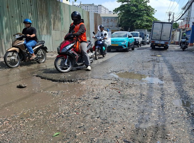 Đường xuống cấp cần sửa chữa- Ảnh 1.