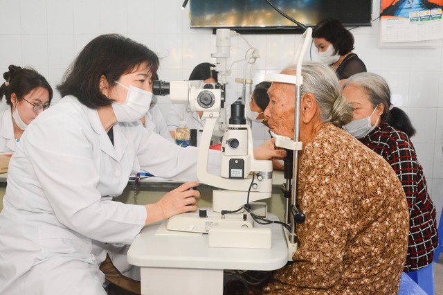 Khám mắt và tầm soát tim mạch cho người cao tuổi tại Long Sơn năm 2026 - Ảnh 1. Khám mắt và tầm soát tim mạch cho người cao tuổi tại Long Sơn năm 2026 - Ảnh 1.