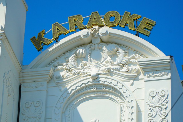  Quản lý chặt vũ khí, an ninh tại các cơ sở thẩm mỹ, quán karaoke - Ảnh 1.