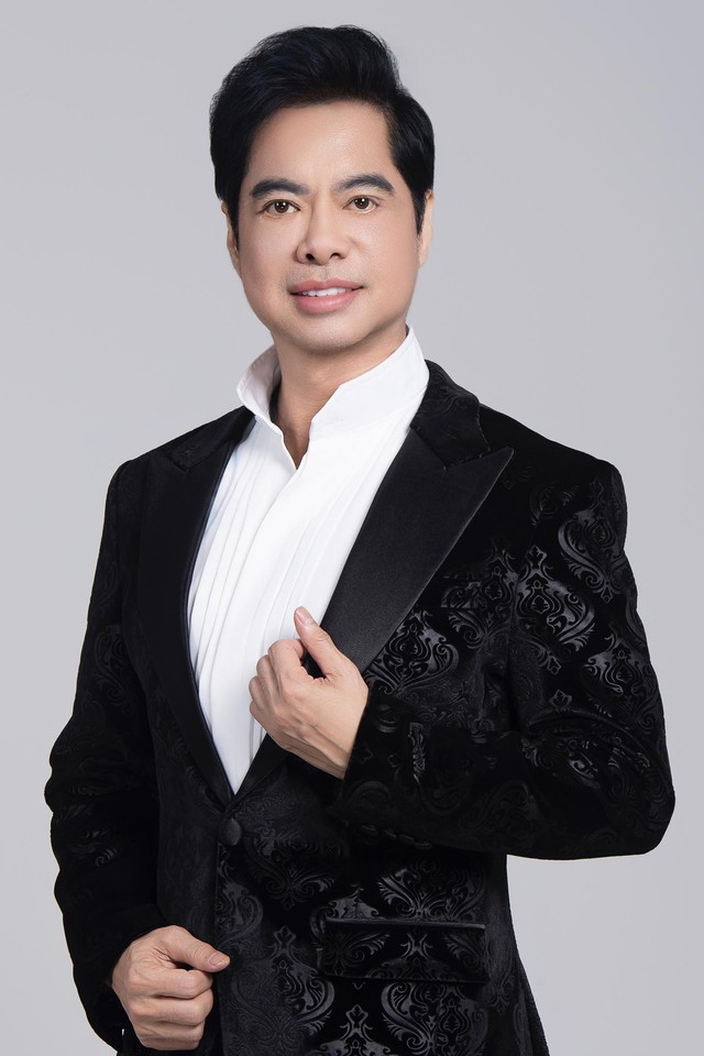 Ngọc Sơn bật khóc khi nhắc lại câu chuyện phía sau bài hát 'Tình cha'- Ảnh 1. Ngọc Sơn bật khóc khi nhắc lại câu chuyện phía sau bài hát 'Tình cha'- Ảnh 1.