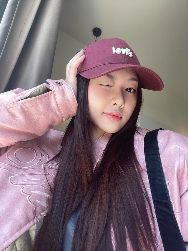 Ngày hè rực nắng không thể thiếu mũ lưỡi trai thời thượng- Ảnh 2.