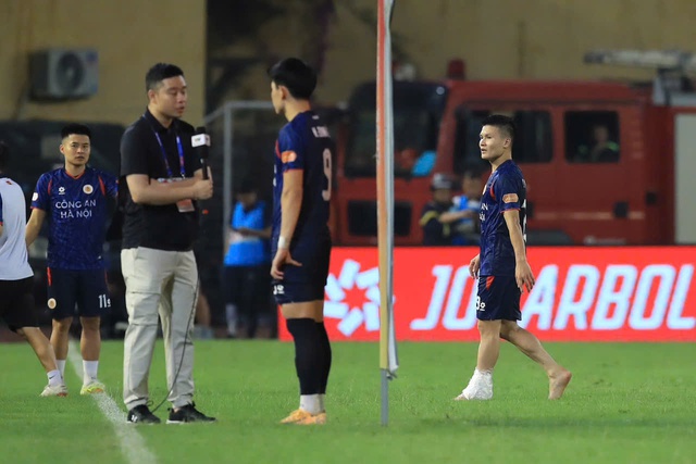 HLV Polking vẫn cẩn trọng tuyệt đối, Quang Hải bị lật cổ ch&acirc;n nhưng thật may l&agrave;&hellip;- Ảnh 5.