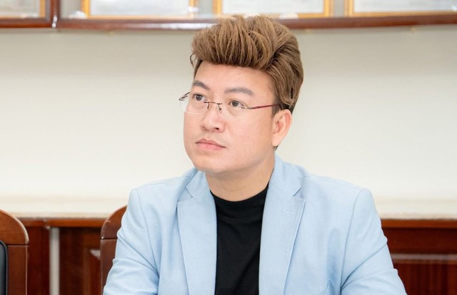 Nam ca sĩ từng đi h&aacute;t l&oacute;t, n&oacute;i l&yacute; do rẽ hướng l&agrave;m thầy gi&aacute;o - Ảnh 2.