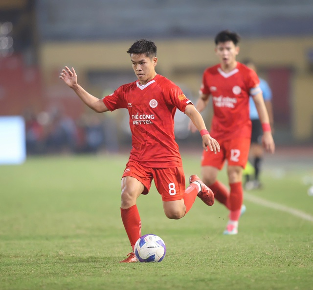 Thể C&ocirc;ng Viettel h&ograve;a nghẹt thở SLNA tr&ecirc;n s&acirc;n Vinh, n&iacute;u k&eacute;o cơ hội đua v&ocirc; địch V-League- Ảnh 2.