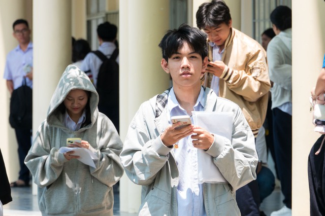 Thi đánh giá năng lực: Thí sinh rối bời vì lỗi chính tả, logarit và vua Lê - Ảnh 2.