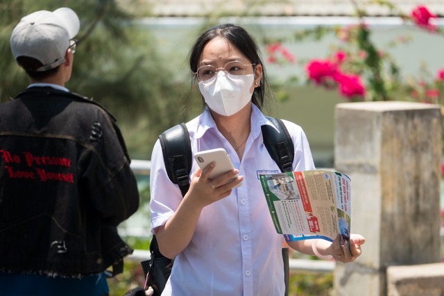 Thi đánh giá năng lực: Thí sinh rối bời vì lỗi chính tả, logarit và vua Lê - Ảnh 3.