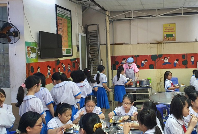 Đừng để con giỏi chữ, kém việc nhà - Ảnh 1.