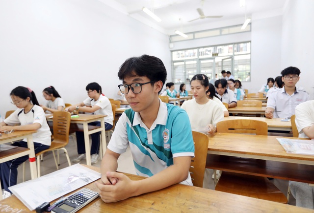 V&igrave; sao đề thi đ&aacute;nh gi&aacute; năng lực kh&ocirc;ng dễ lấy điểm? - Ảnh 1.