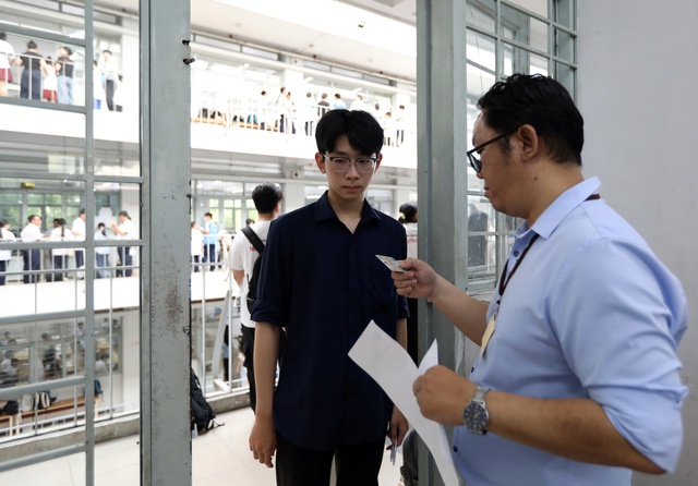 V&igrave; sao đề thi đ&aacute;nh gi&aacute; năng lực kh&ocirc;ng dễ lấy điểm? - Ảnh 1.