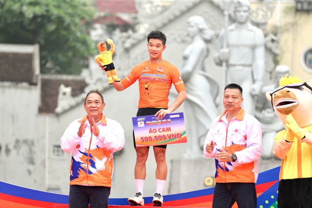 Đoạt áo vàng, ngoại binh đội Vĩnh Long ví Cúp truyền hình TP.HCM với Tour de France- Ảnh 4. Đoạt áo vàng, ngoại binh đội Vĩnh Long ví Cúp truyền hình TP.HCM với Tour de France- Ảnh 4.