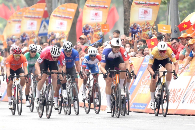 Đoạt áo vàng, ngoại binh đội Vĩnh Long ví Cúp truyền hình TP.HCM với Tour de France- Ảnh 2. Đoạt áo vàng, ngoại binh đội Vĩnh Long ví Cúp truyền hình TP.HCM với Tour de France- Ảnh 2.