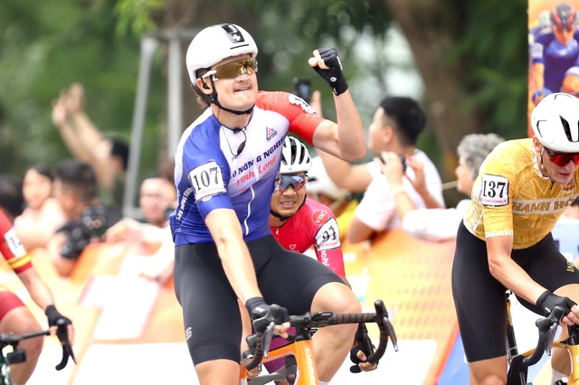 Đoạt áo vàng, ngoại binh đội Vĩnh Long ví Cúp truyền hình TP.HCM với Tour de France- Ảnh 1. Đoạt áo vàng, ngoại binh đội Vĩnh Long ví Cúp truyền hình TP.HCM với Tour de France- Ảnh 1.