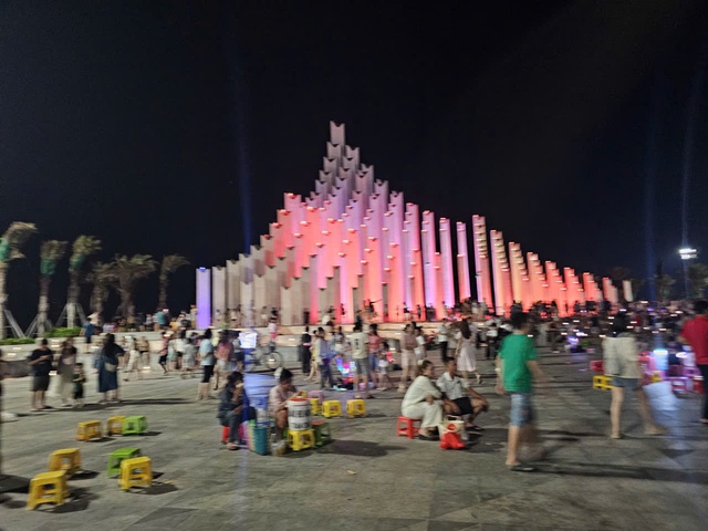 Hàng rong tái diễn công viên Bãi Sau, loa kẹo kéo phá nát không gian du lịch - Ảnh 1.