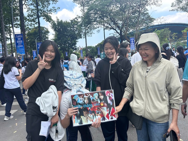 Cặp song sinh bí mật làm một chuyện sau kỳ thi, khiến cả điểm thi ngoái nhìn- Ảnh 7. Cặp song sinh bí mật làm một chuyện sau kỳ thi, khiến cả điểm thi ngoái nhìn- Ảnh 7.