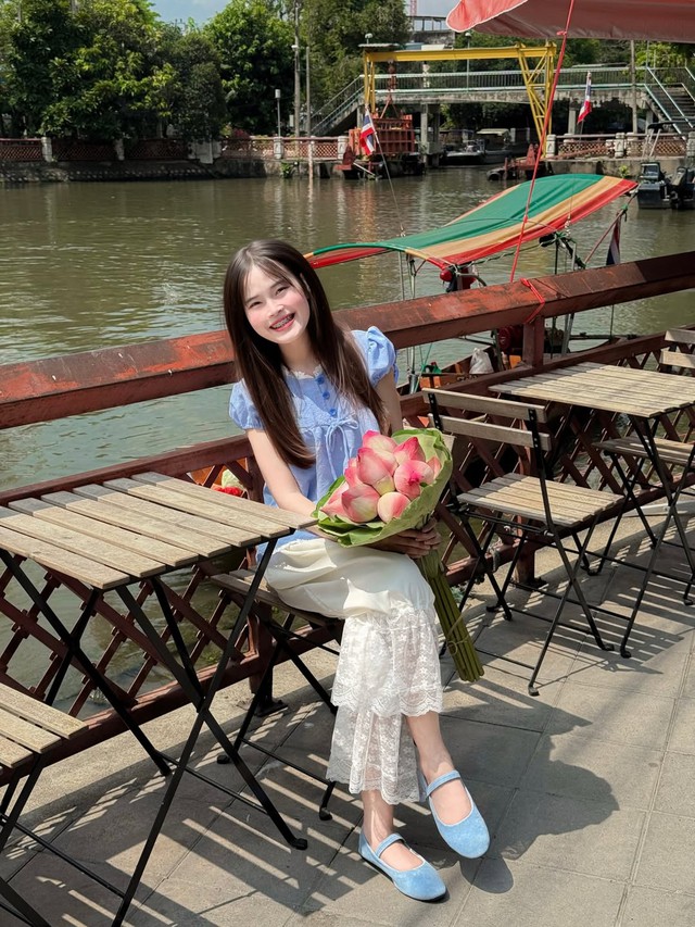 Xua tan cái nắng hè 2026 với những kiểu áo gam màu xanh mát lạnh sành điệu - Ảnh 2. Xua tan cái nắng hè 2026 với những kiểu áo gam màu xanh mát lạnh sành điệu - Ảnh 2.