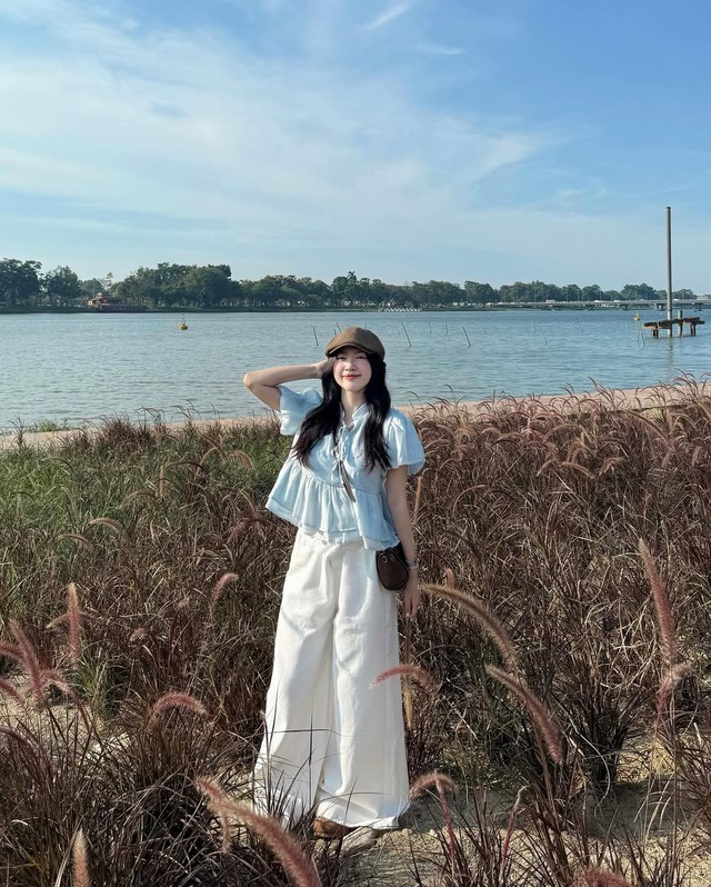 Xua tan cái nắng hè 2026 với những kiểu áo gam màu xanh mát lạnh sành điệu - Ảnh 4. Xua tan cái nắng hè 2026 với những kiểu áo gam màu xanh mát lạnh sành điệu - Ảnh 4.