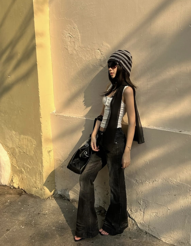 Quần ống loe kéo dài đôi chân, nâng tầm diện mạo - Ảnh 4.