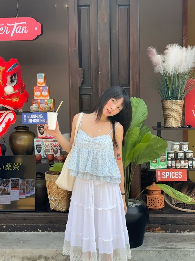 Xua tan cái nắng hè 2026 với những kiểu áo gam màu xanh mát lạnh sành điệu - Ảnh 6. Xua tan cái nắng hè 2026 với những kiểu áo gam màu xanh mát lạnh sành điệu - Ảnh 6.