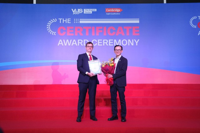 VUS đạt chứng nhận trung t&acirc;m đ&agrave;o tạo v&agrave;ng năm thứ 6 li&ecirc;n tiếp từ Cambridge - Ảnh 1.