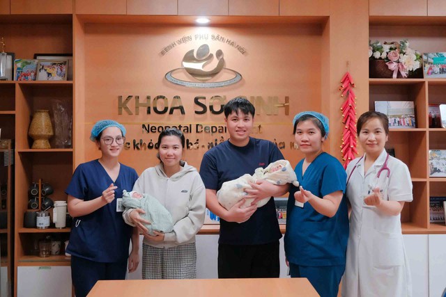 Điều trị, nu&ocirc;i dưỡng th&agrave;nh c&ocirc;ng song sinh sinh non chưa đến 28 tuần tuổi - Ảnh 1.