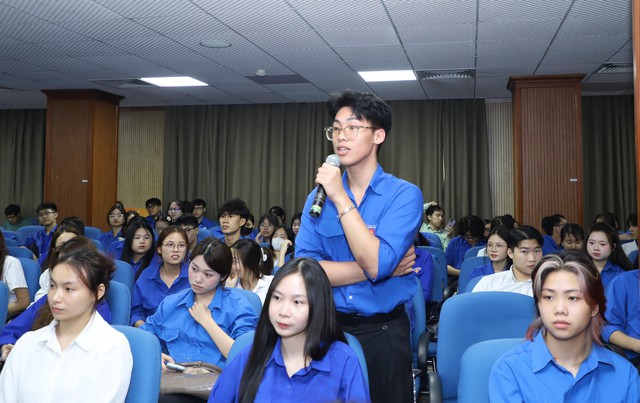 Cảnh b&aacute;o những th&oacute;i quen 'b&agrave;o m&ograve;n' l&aacute; phổi người trẻ - Ảnh 2.