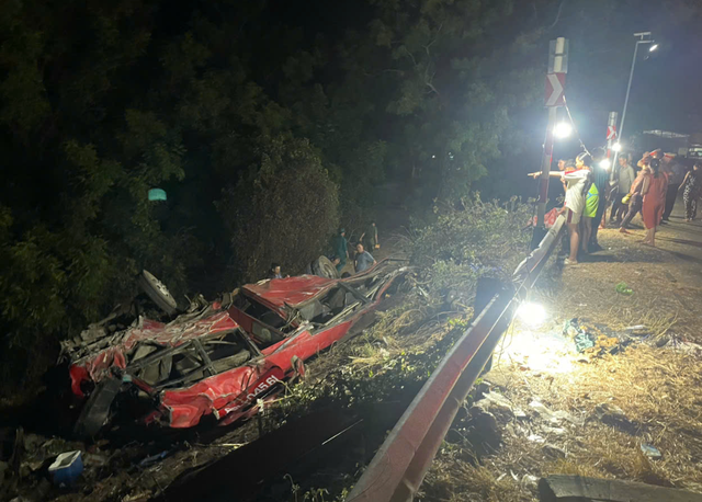 Th&ocirc;ng tin mới nhất vụ xe kh&aacute;ch lao xuống vực l&agrave;m 4 người tử vong- Ảnh 1.