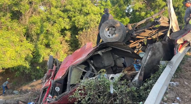 Th&ocirc;ng tin mới nhất vụ xe kh&aacute;ch lao xuống vực l&agrave;m 4 người tử vong- Ảnh 3.
