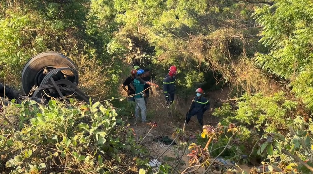 Th&ocirc;ng tin mới nhất vụ xe kh&aacute;ch lao xuống vực l&agrave;m 4 người tử vong- Ảnh 2.