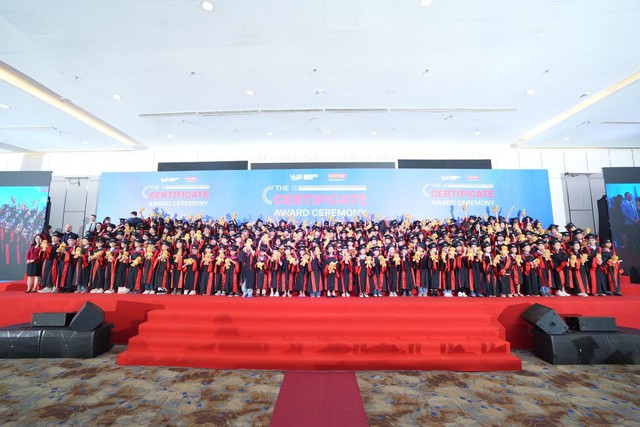 VUS đạt chứng nhận trung t&acirc;m đ&agrave;o tạo v&agrave;ng năm thứ 6 li&ecirc;n tiếp từ Cambridge - Ảnh 3.