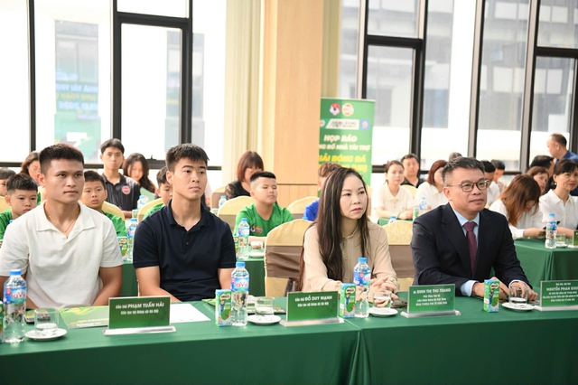 Duy Mạnh, Tuấn Hải truyền lửa cho cầu thủ nh&iacute; ở giải U.11 to&agrave;n quốc C&uacute;p Nestl&eacute; MILO 2026- Ảnh 2.