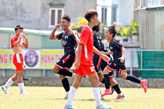 Huỳnh Đức c&ugrave;ng đội trẻ TP.HCM g&acirc;y thất vọng lớn, bị loại ngay tr&ecirc;n s&acirc;n nh&agrave;- Ảnh 3.