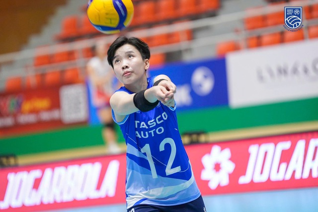 C&uacute; sốc đầu ti&ecirc;n giải b&oacute;ng chuyền v&ocirc; địch quốc gia: T&acirc;n binh rực s&aacute;ng- Ảnh 3.