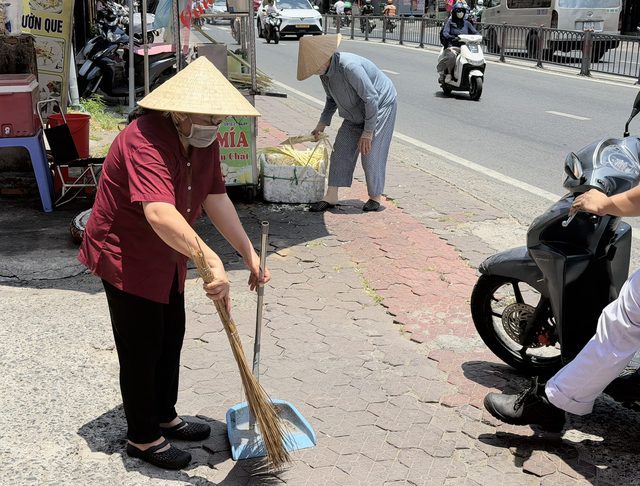 T&agrave;i xế, giao h&agrave;ng căng m&igrave;nh chống chọi nắng n&oacute;ng - Ảnh 7.