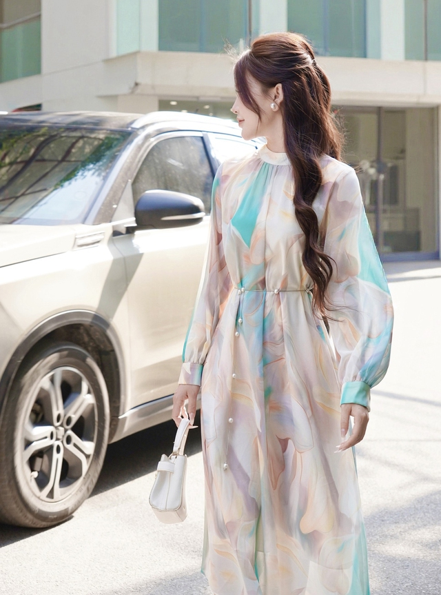 Váy voan, lụa mỏng nhẹ tạo nét bay bổng cho tủ đồ mùa hạ Váy voan, lụa mỏng nhẹ tạo nét bay bổng cho tủ đồ mùa hạ- Ảnh 1.