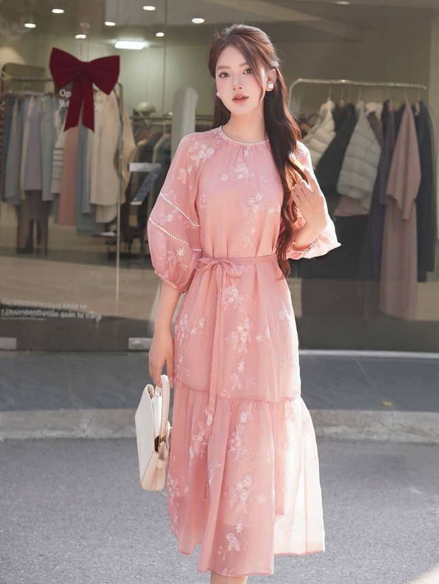 Váy voan, lụa mỏng nhẹ tạo nét bay bổng cho tủ đồ mùa hạ Váy voan, lụa mỏng nhẹ tạo nét bay bổng cho tủ đồ mùa hạ- Ảnh 6.