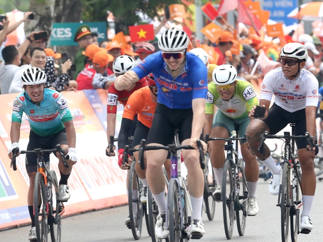 So&aacute;n ng&ocirc;i ngoạn mục ở C&uacute;p xe đạp truyền h&igrave;nh TP.HCM tại Thanh H&oacute;a- Ảnh 3.