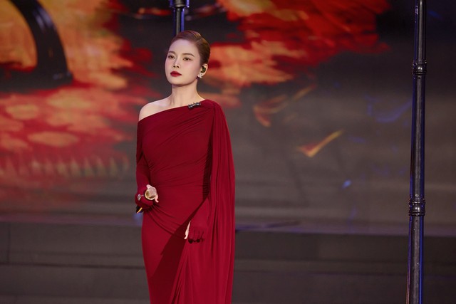 Cuộc sống của ca sĩ Giang Hồng Ngọc ở tuổi 37 - Ảnh 1.