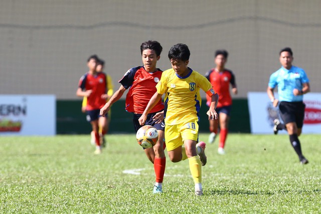 Huỳnh Đức c&ugrave;ng đội trẻ TP.HCM g&acirc;y thất vọng lớn, bị loại ngay tr&ecirc;n s&acirc;n nh&agrave;- Ảnh 2.