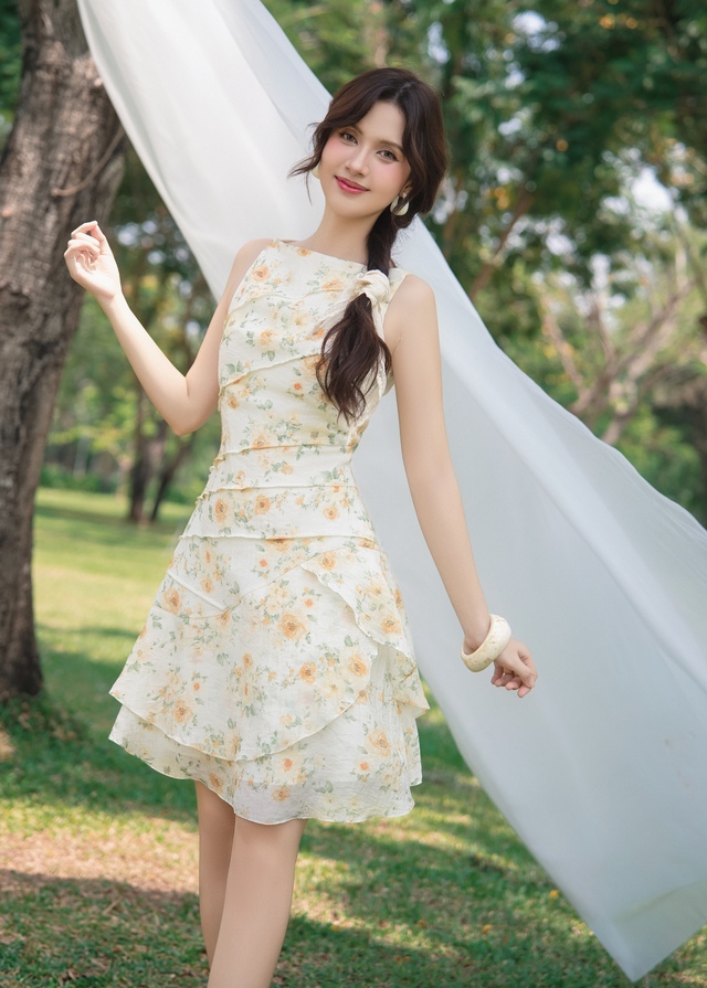 Váy hoa nhí, váy hoa trễ vai ‘phủ sóng’ tủ đồ hè- Ảnh 8. Váy hoa nhí, váy hoa trễ vai ‘phủ sóng’ tủ đồ hè- Ảnh 8.