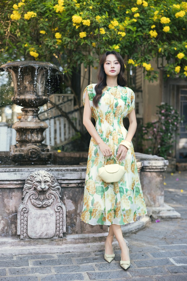 Váy hoa nhí, váy hoa trễ vai ‘phủ sóng’ tủ đồ hè- Ảnh 7. Váy hoa nhí, váy hoa trễ vai ‘phủ sóng’ tủ đồ hè- Ảnh 7.