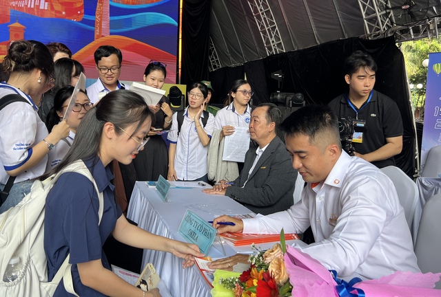 TP.HCM: Người 36 - 49 tuổi t&igrave;m việc nhiều nhất nhưng doanh nghiệp kh&ocirc;ng mặn m&agrave;- Ảnh 1.